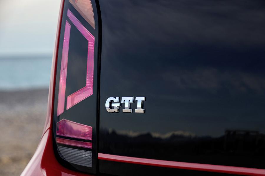 Детали экстерьера Volkswagen up! GTI 2018 года  (WW) (фото 14 из 41)
